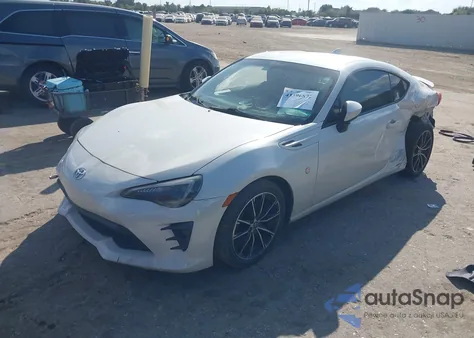 2017 Toyota 86 z USA, uszkodzony, nr VIN JF1ZNAA10H8709228